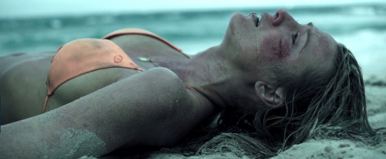 theshallows-blakelively-04712.jpg