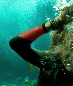 theshallows-blakelively-01335.jpg