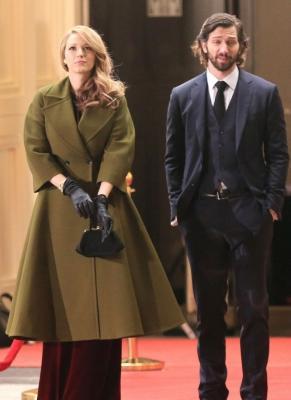 blake-lively-joins-michiel-huisman-on-set-for-age-of-adaline-01.jpg
