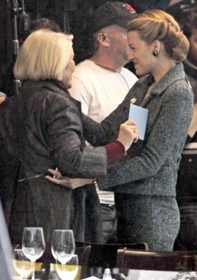 blake-lively-on-screen-mom-ellen-burstyn-lunch-in-character-08.jpg