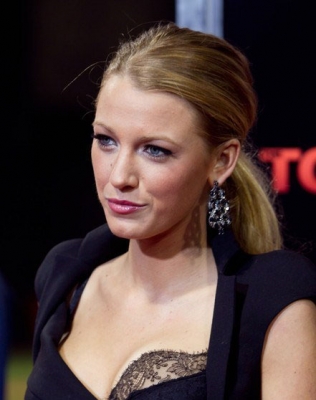blakelively_townbostonprem20.jpg