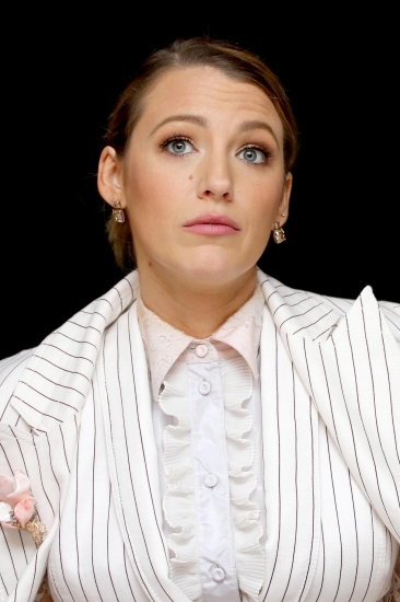 blake-lively-a-simple-favor-press-conference-in-nyc-81918-12.jpg