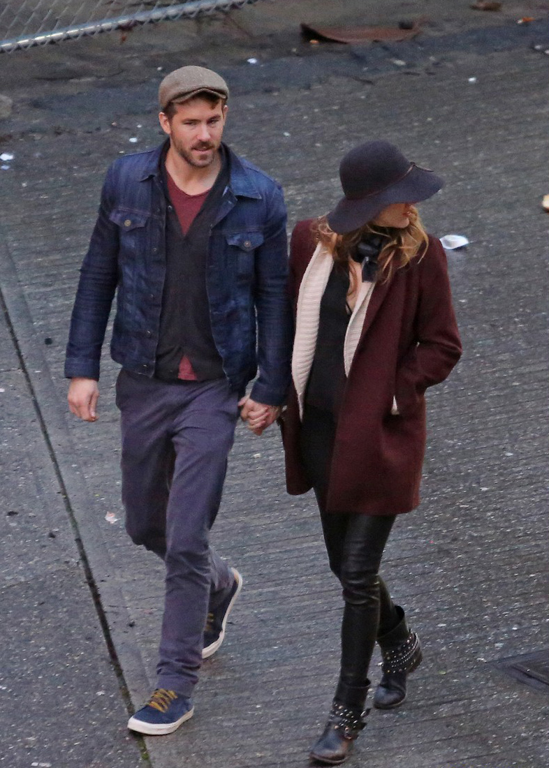 blake-lively-ryan-reynolds-hold-hands-most-adorable-couple-14.jpg