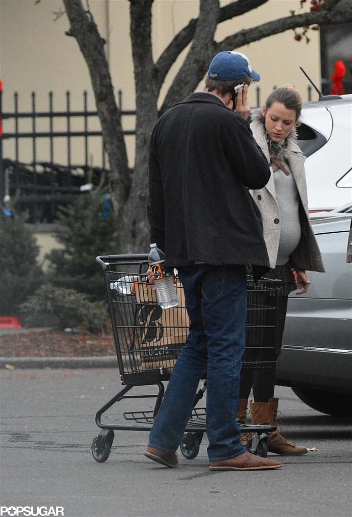 Pregnant_Blake_Lively_Buys_Christmas_Tree_Pictur.jpg