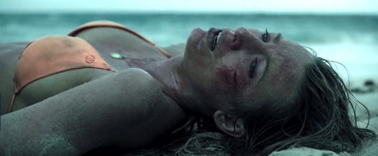 theshallows-blakelively-04684.jpg