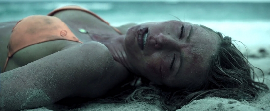 theshallows-blakelively-04697.jpg