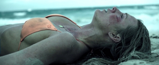 theshallows-blakelively-04715.jpg