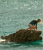 theshallows-blakelively-01712.jpg