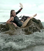 theshallows-blakelively-02873.jpg