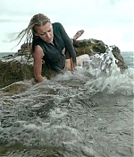 theshallows-blakelively-02908.jpg