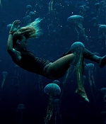 theshallows-blakelively-03876.jpg