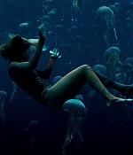 theshallows-blakelively-03877.jpg